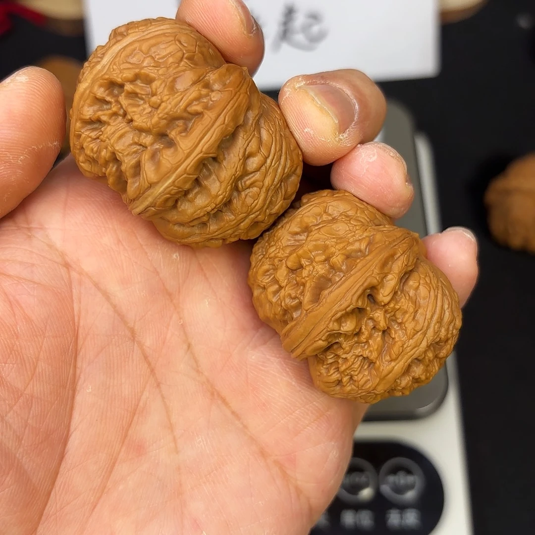 文玩核桃吊坠元宝40尺尖有黄