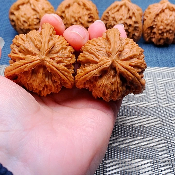 q***q文玩核桃吊坠三棱