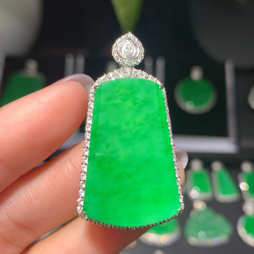 翡翠颈饰18K金镶嵌翡翠