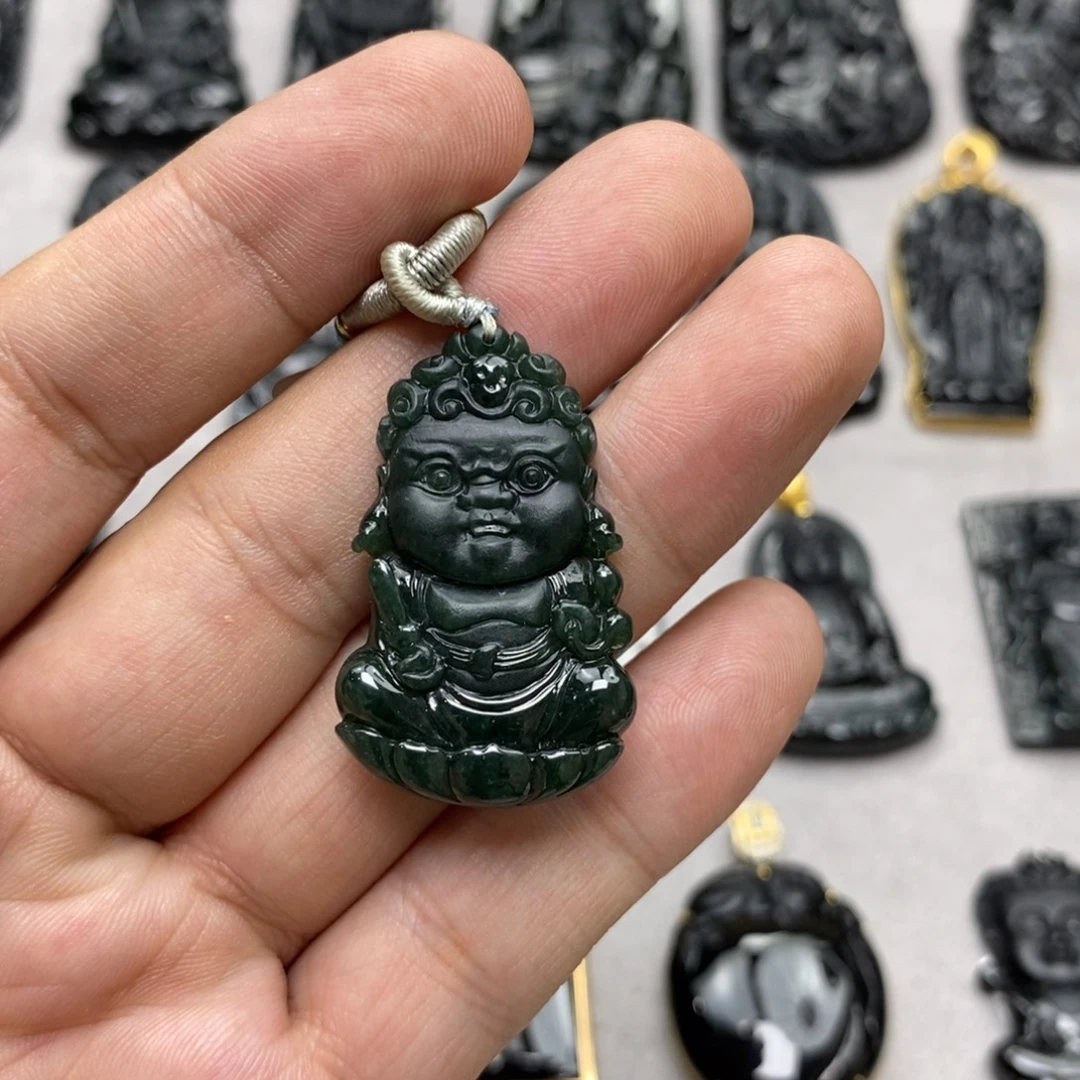 翡翠未镶嵌颈饰不动