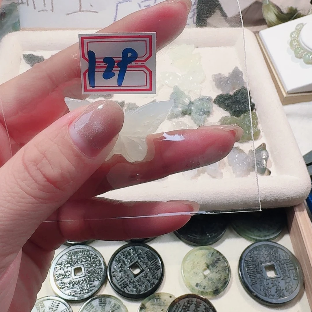 蛇纹石玉颈饰合金精美礼品