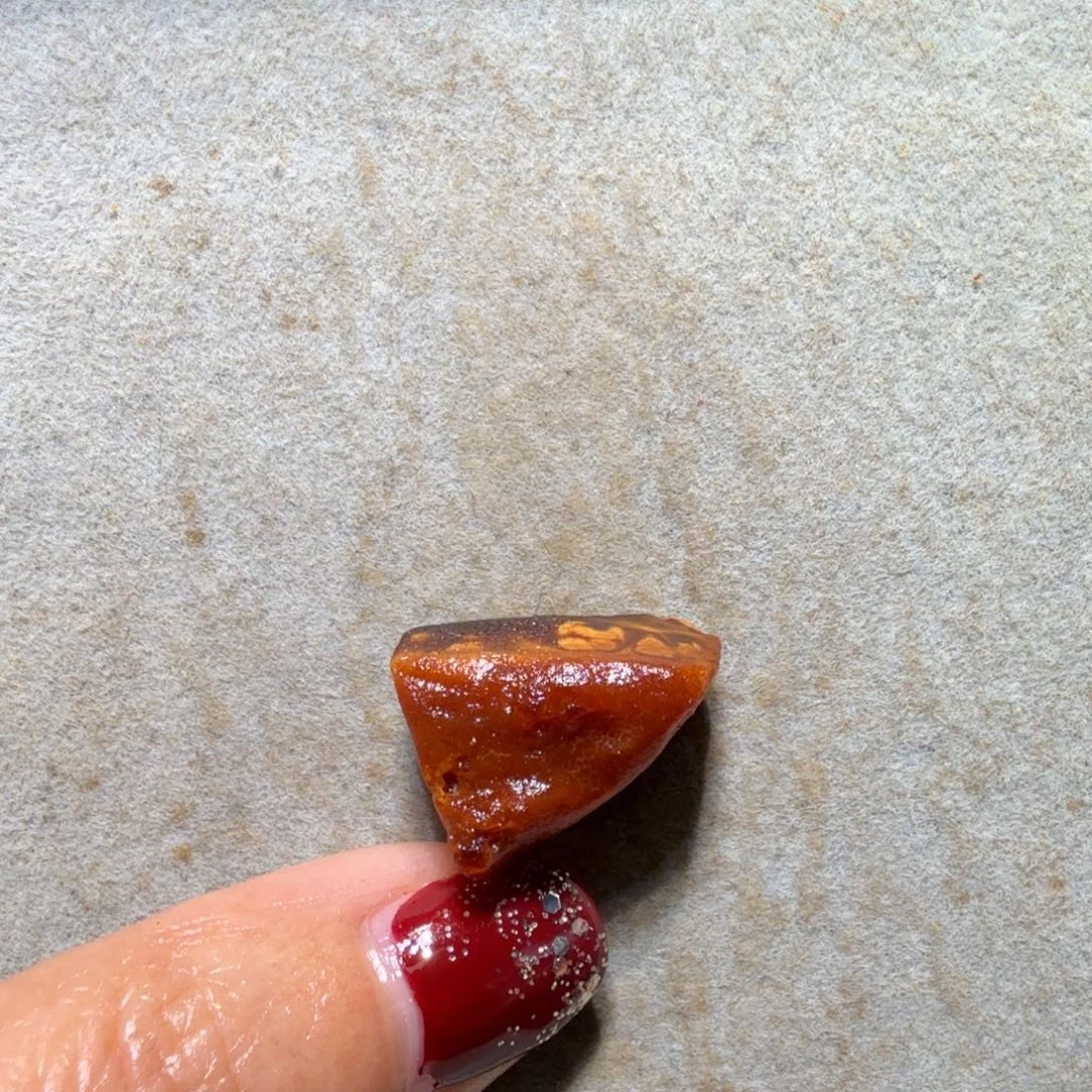 张***楼琥珀未镶嵌裸石专拍