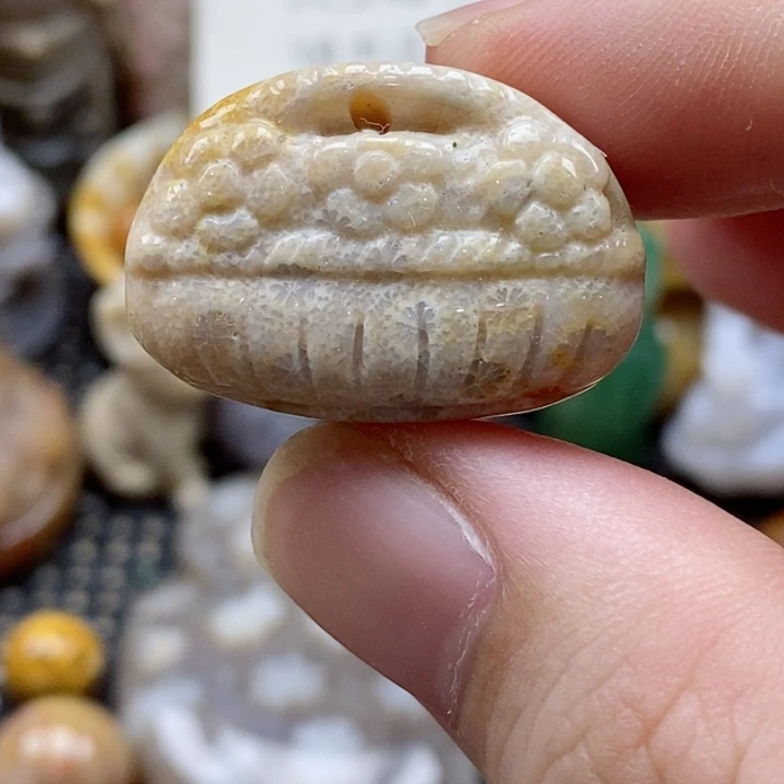硅化珊瑚（珊瑚玉）未镶嵌颈饰小吊坠