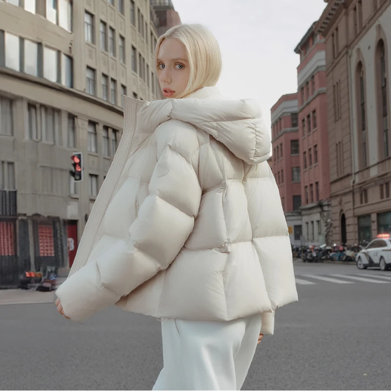 坦博尔连帽女款舒适时尚百搭保暖宽松防风短款羽绒服TBF530360Z