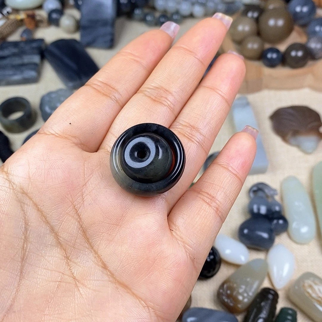 和田玉未镶嵌挂件向***?