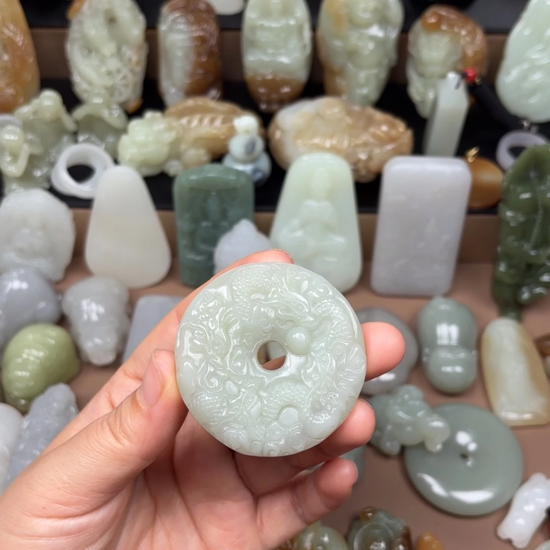 颈饰未镶嵌和田玉