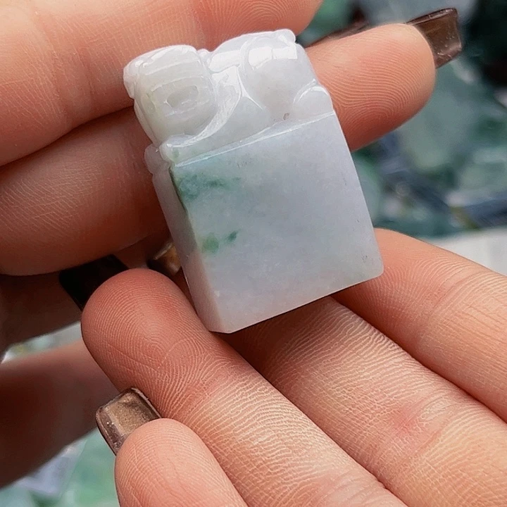 翡翠未镶嵌颈饰挂件