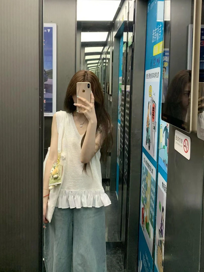 2025夏季新款甜美木耳边拼接V领针织背心上衣女搭配牛仔裤两件套