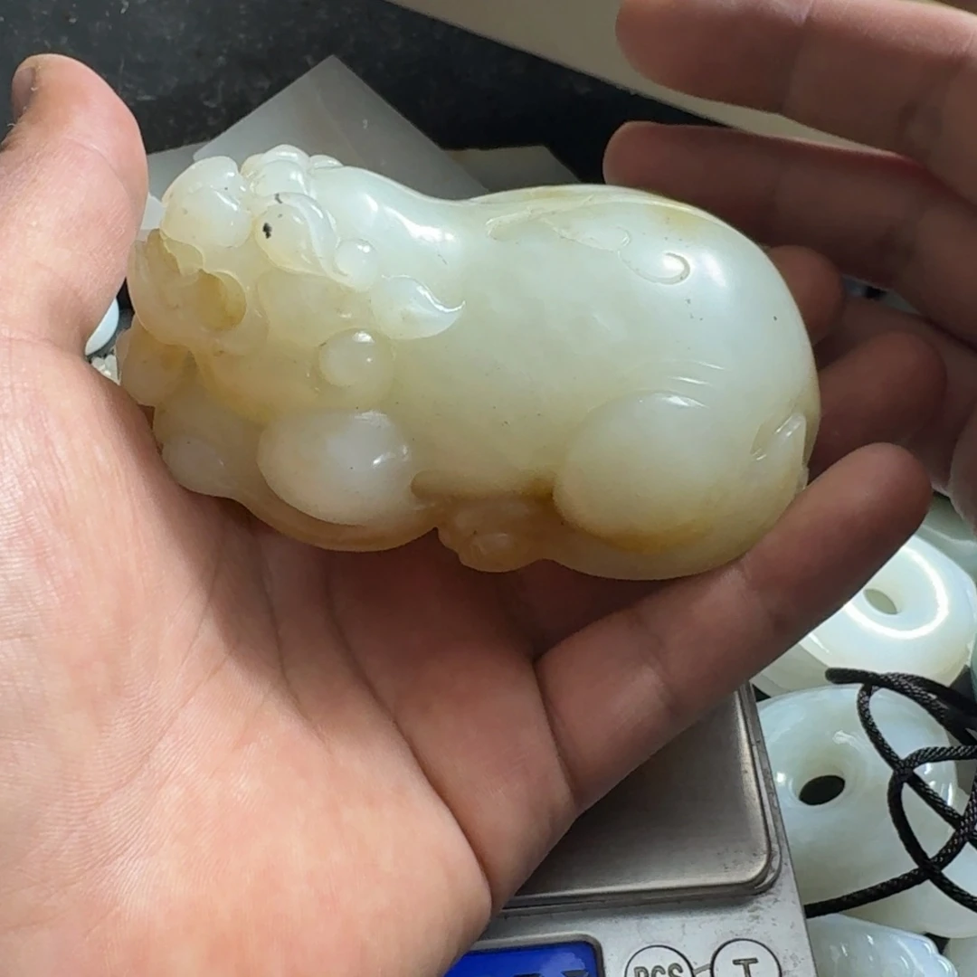 畾***和田玉未镶嵌手链貔貅