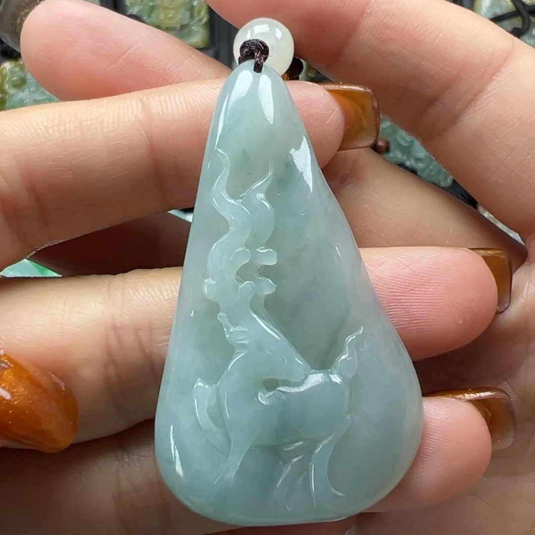 翡翠未镶嵌颈饰小鹿