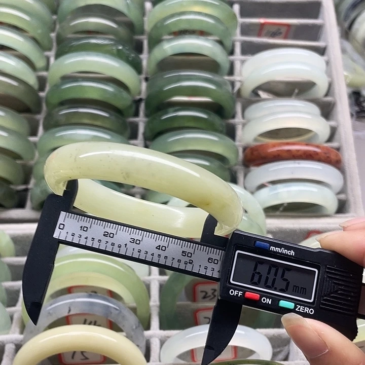 蛇纹石玉未镶嵌手镯31
