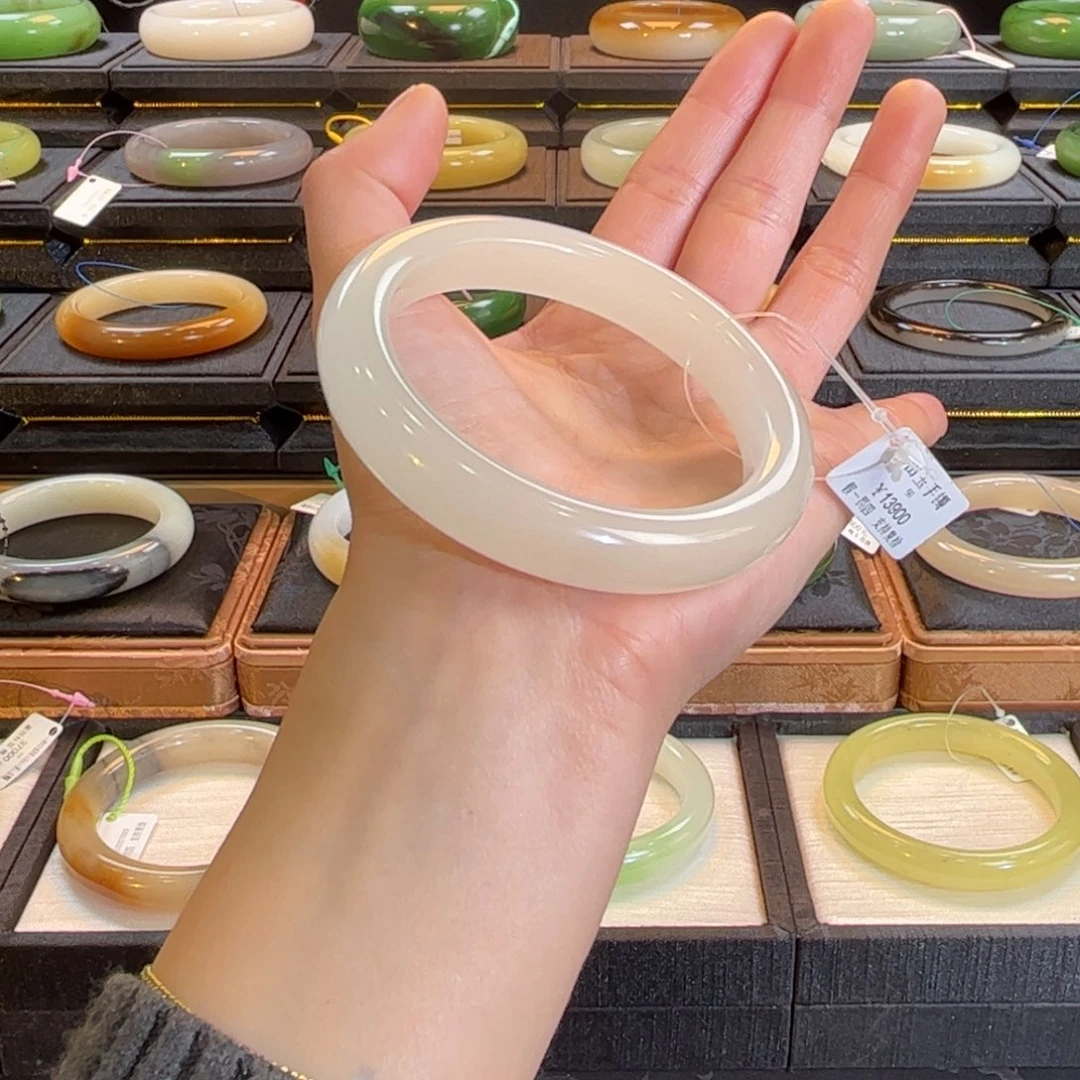 和田玉未镶嵌手镯56 57