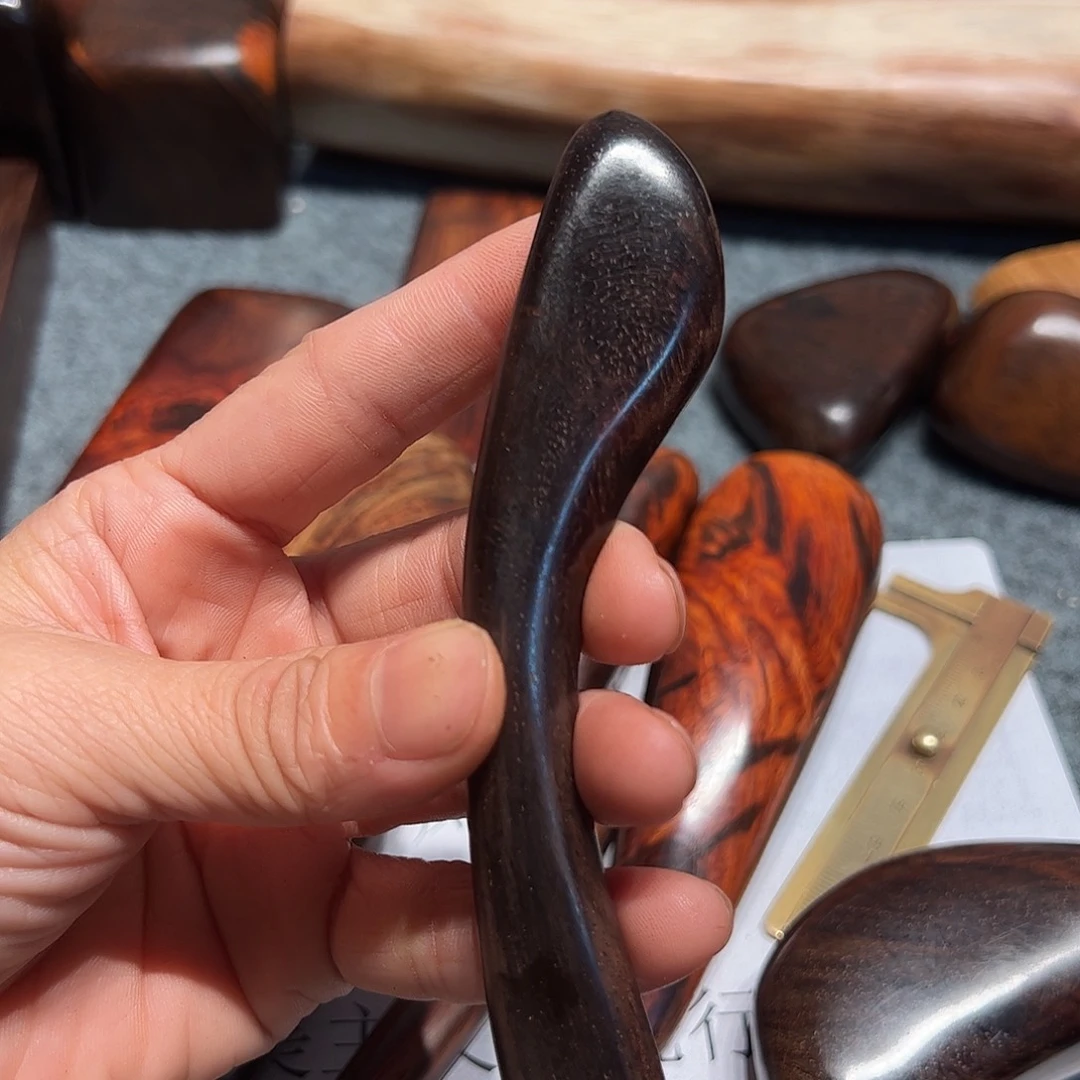 交趾黄檀（大红酸枝）耿*