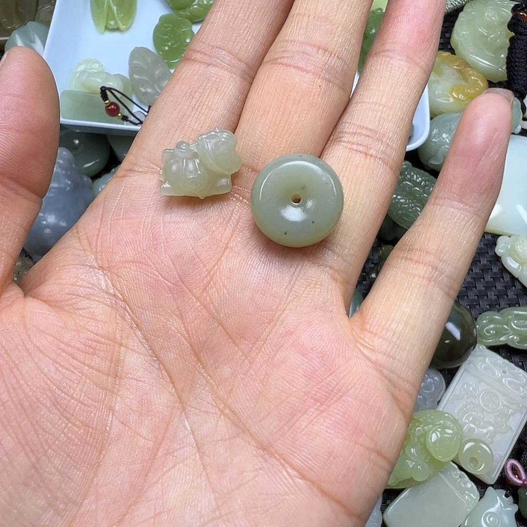 七***子和田玉未镶嵌吊坠(不含链)