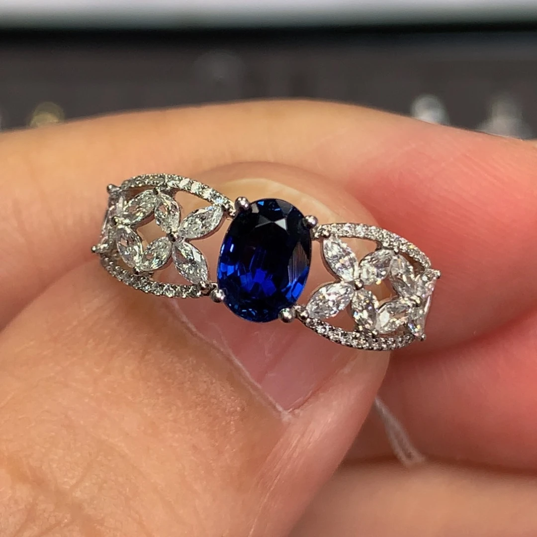 蓝宝石戒指18K金镶嵌