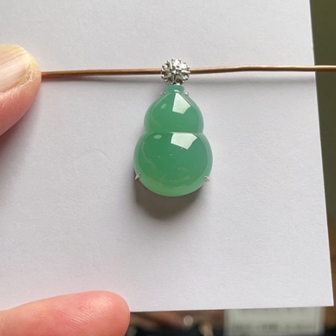 【闪购商品】吊坠(不含链)18K金镶嵌翡翠