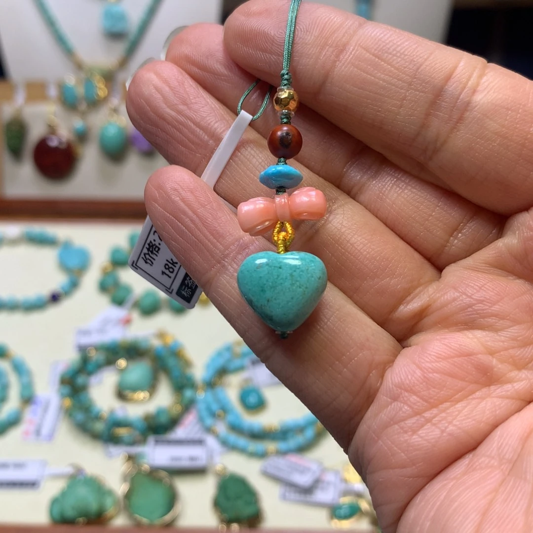 绿松石18K金镶嵌挂件