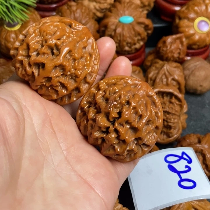 大***机把件文玩核桃帝王820镶嵌绿