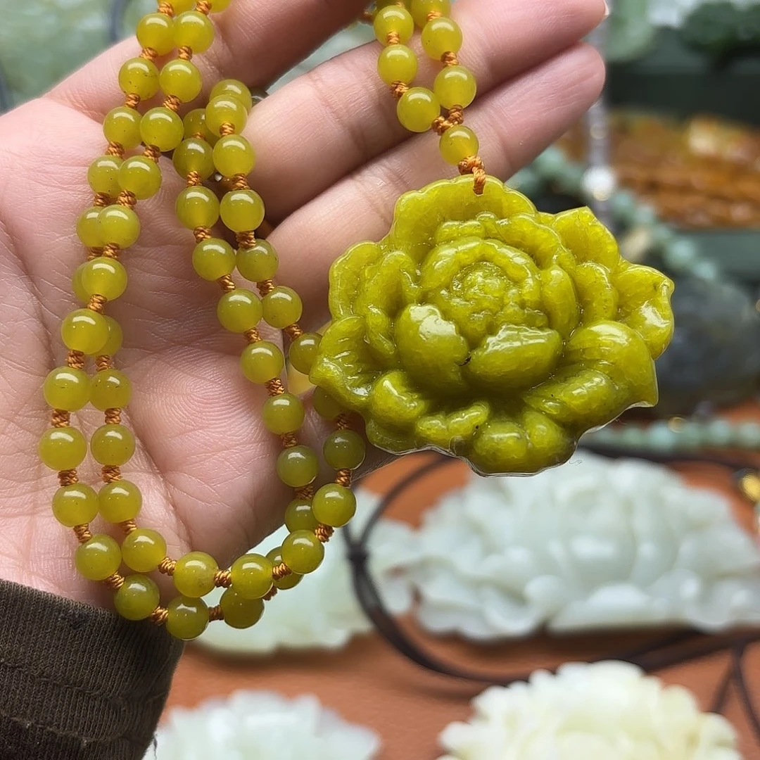 蛇纹石玉未镶嵌颈饰