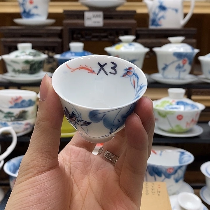 鲲***翅手绘内外绘荷花主人杯60三个装釉下彩微瑕福利款