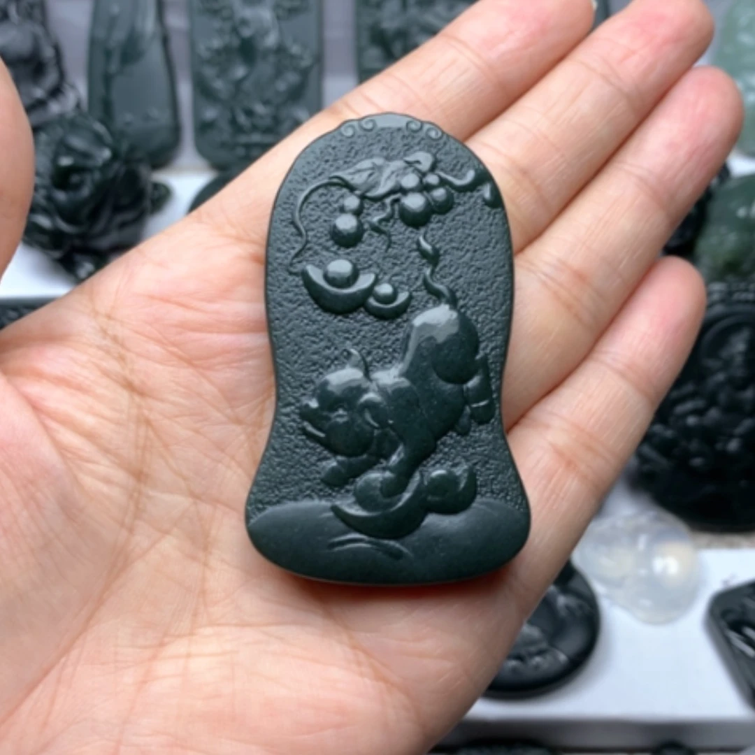 【闪购商品】颈饰未镶嵌和田玉（青玉）双面雕刻