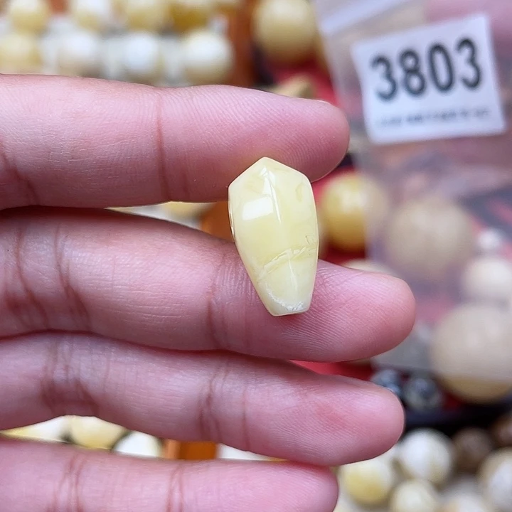 蜜蜡未镶嵌珠宝奇石10.7