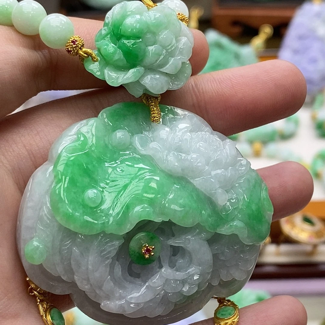 翡翠未镶嵌颈饰吊坠