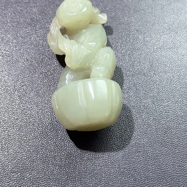 和田玉未镶嵌挂件金**品