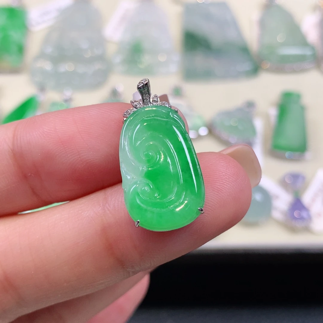 翡翠18K金镶嵌颈饰缅甸天然a货翡翠