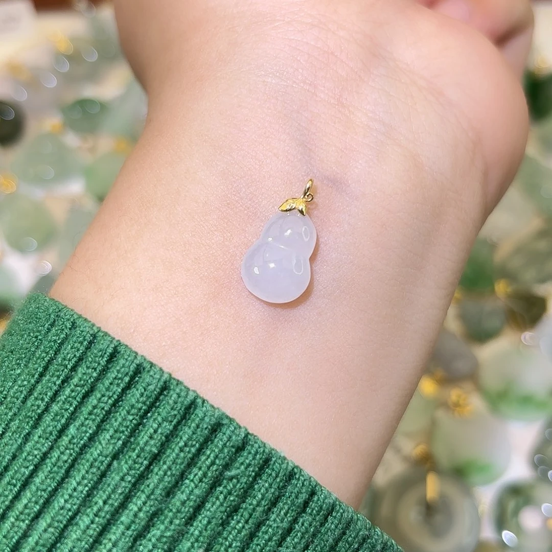 翡翠18K金镶嵌颈饰葫芦