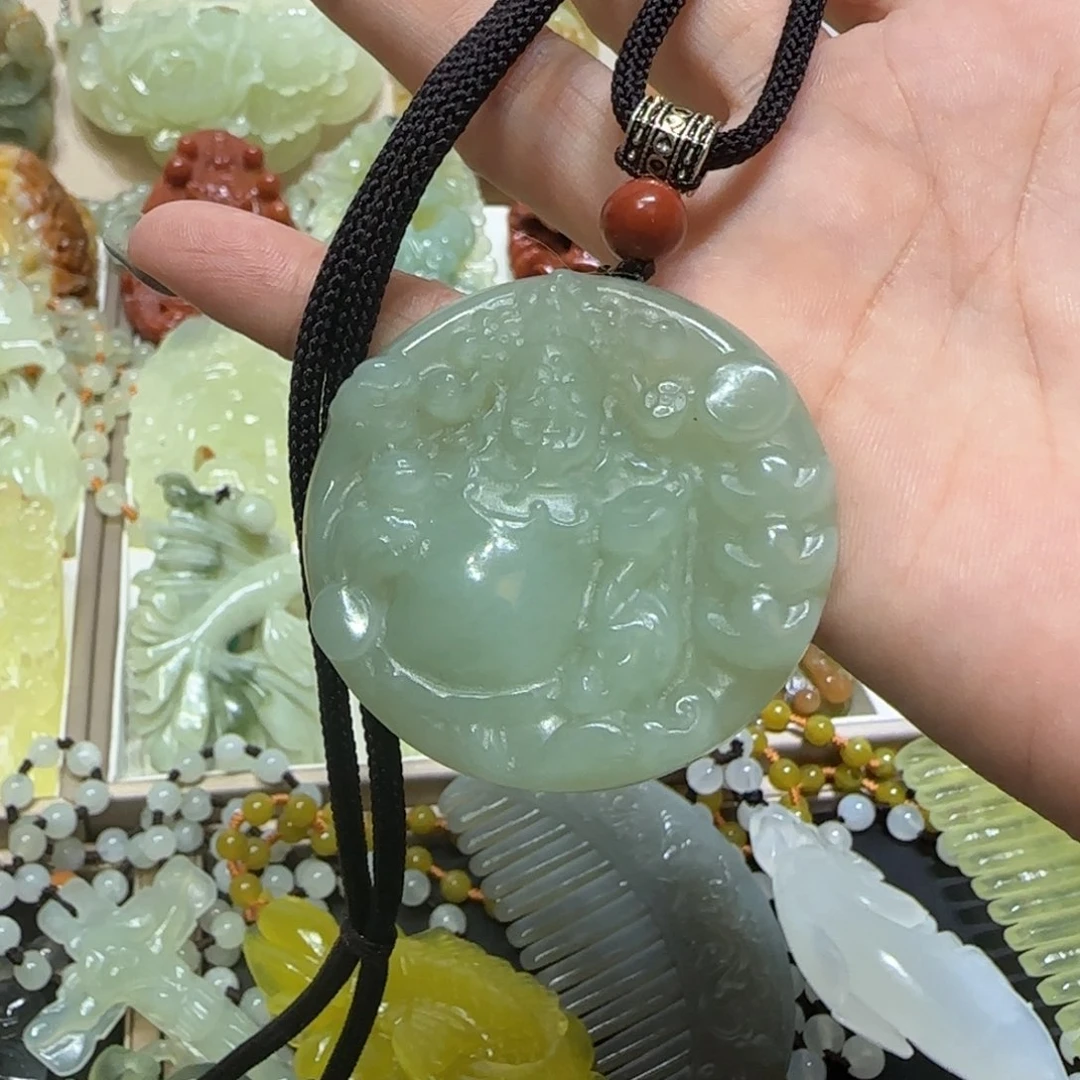 未镶嵌蛇纹石玉吊坠