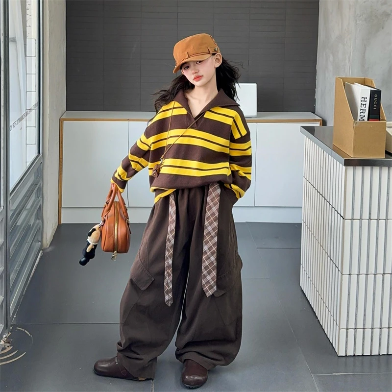 女童条纹翻领毛衣弯刀裤套装2025秋冬中大童炸街时髦领带工装裤潮