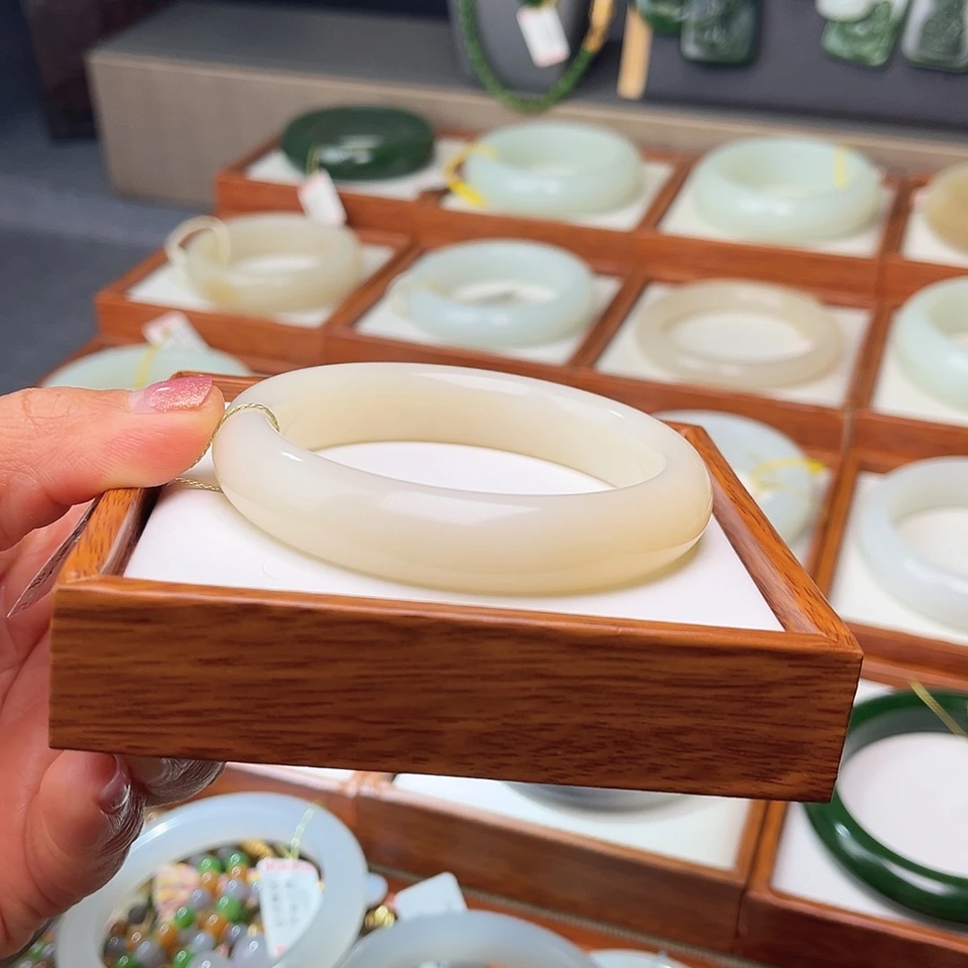 和田玉未镶嵌手镯57.6