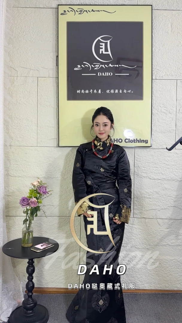 传统 西藏服不丹领口金黄色贵气款假两件