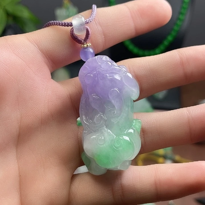 翡翠未镶嵌吊坠(赠链)