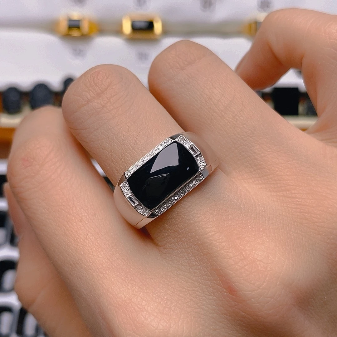 用***5翡翠18K金镶嵌戒指戒指