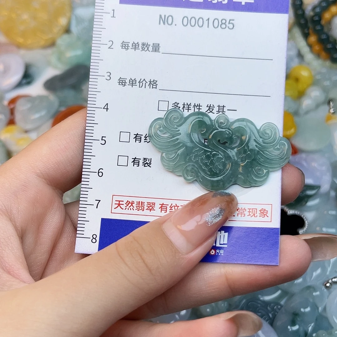 翡翠未镶嵌颈饰1085