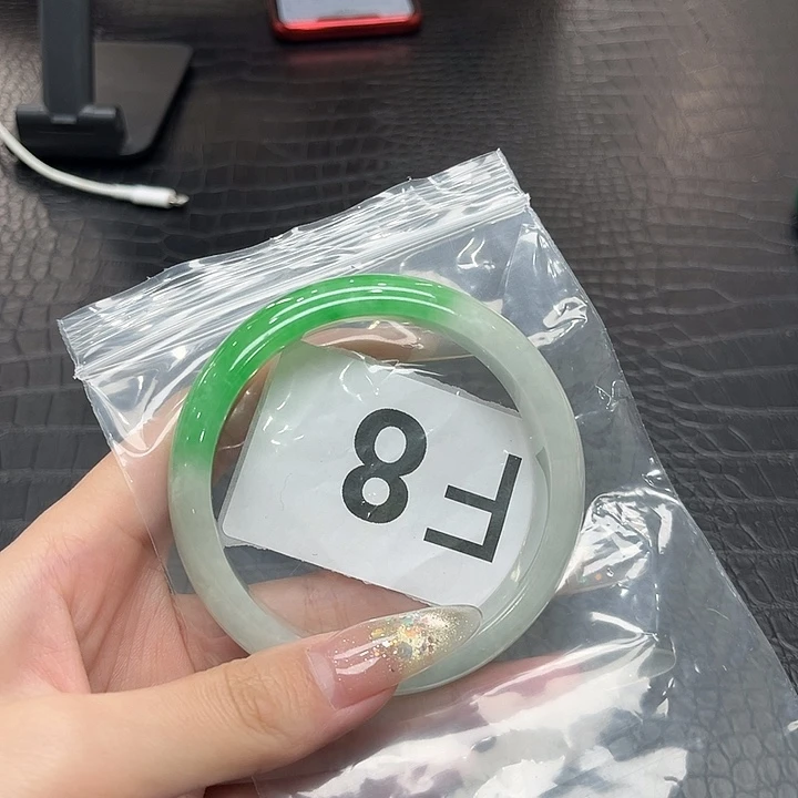 翡翠手镯未镶嵌默认微瑕