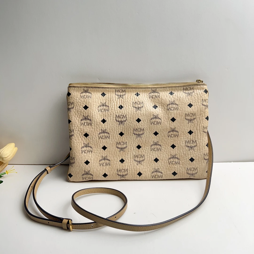95新 MCM MCM米色百搭斜挎包
