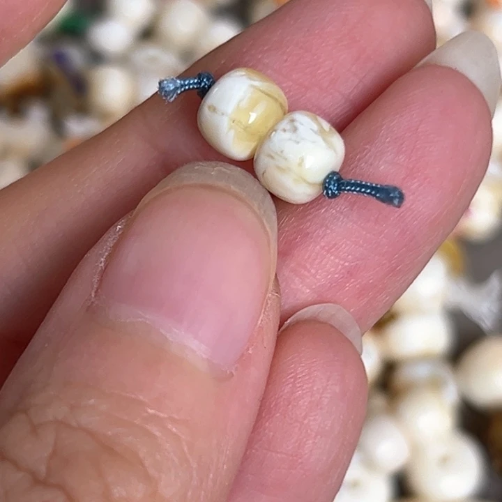 未镶嵌蜜蜡裸石6.9mm一对