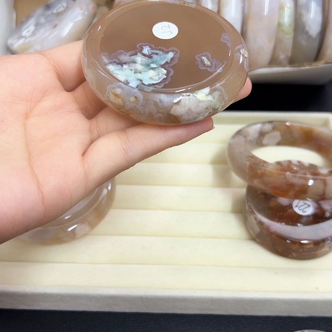 晓***阳手镯玛瑙/玉髓未镶嵌52
