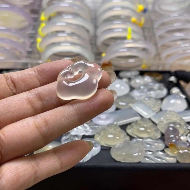 玛瑙/玉髓手镯未镶嵌你***女