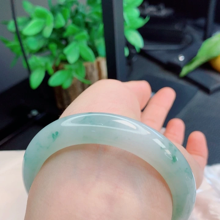 翡翠未镶嵌手镯56。57