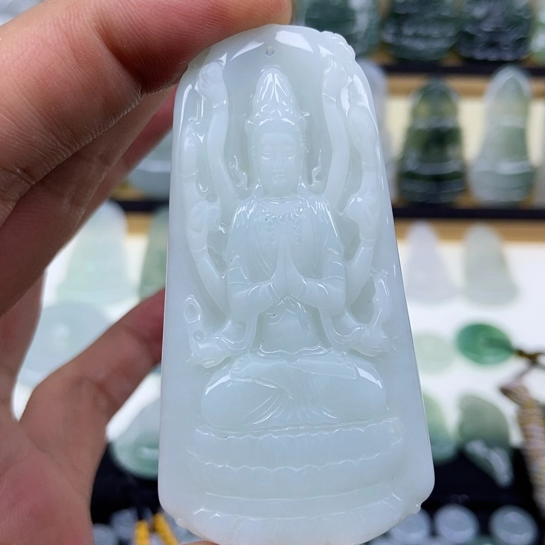 翡翠未镶嵌颈饰千手观音