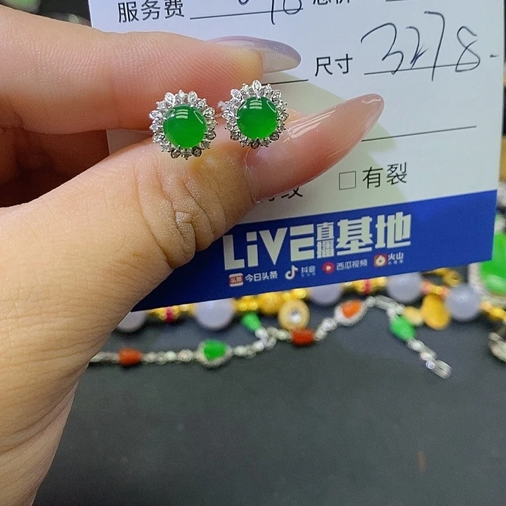 翡翠18K金镶嵌颈饰基地发货 假一赔三