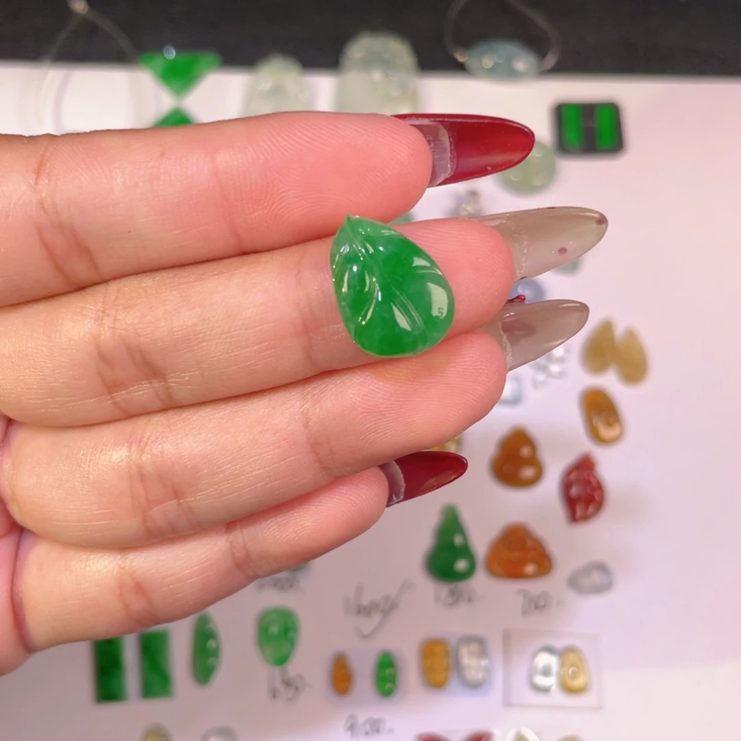 翡翠未镶嵌颈饰裸石