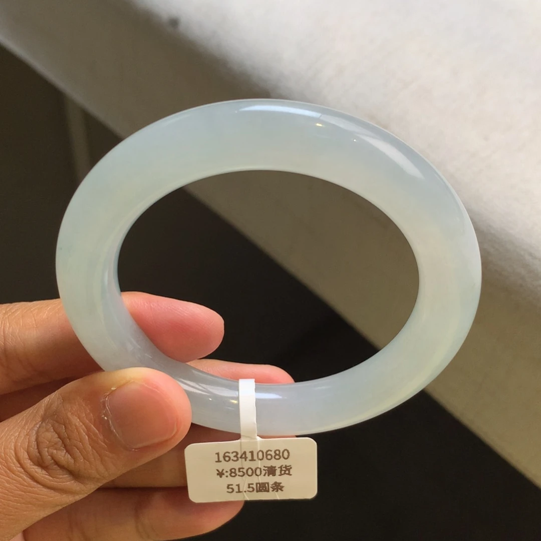 翡翠手镯未镶嵌白冰圆条（有纹漏）