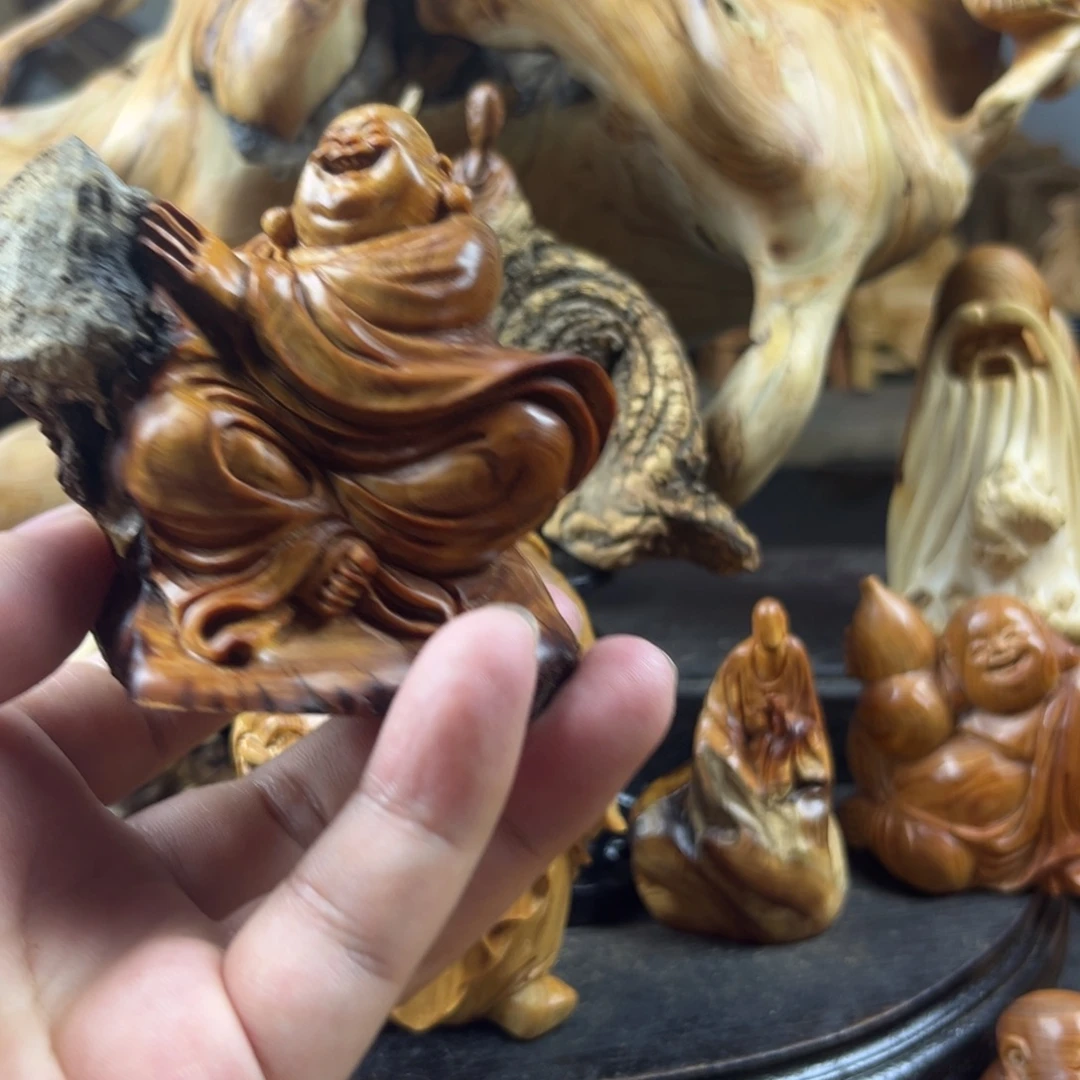 柏木（崖柏）弥勒抱石8877