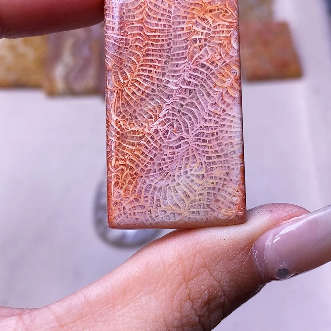 查罗石合金颈饰如**见