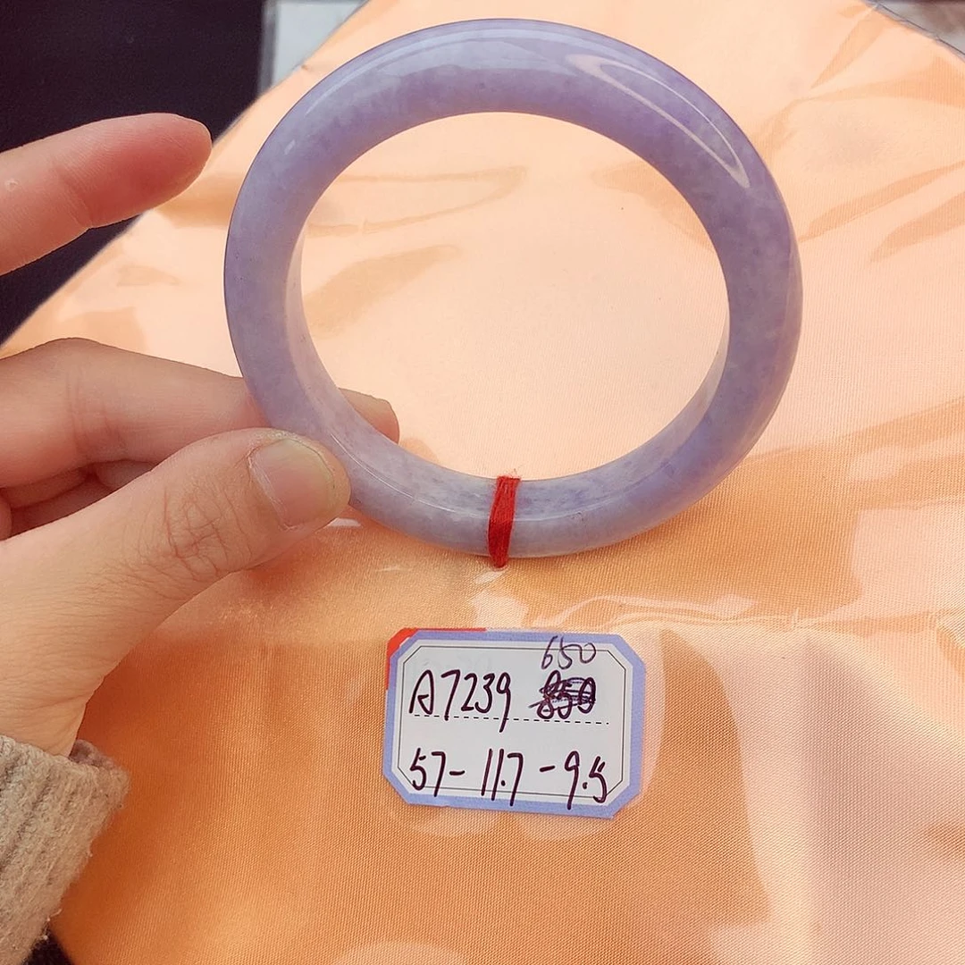 翡翠手镯未镶嵌翡翠